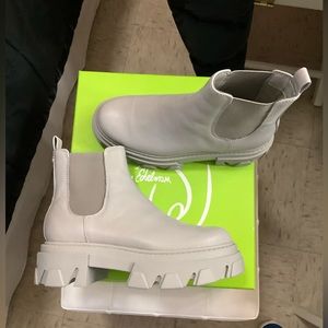 Sam Edelmans Lug Sole Chelsea Boot | Daeyln Pebble grey Lea